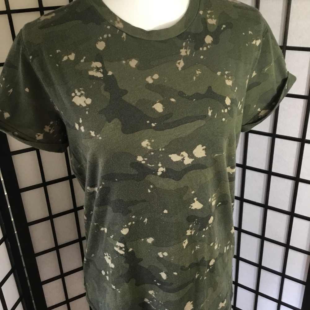 Men’s SM Hollister curved hem tee. Camo print. - Picture 2 of 6
